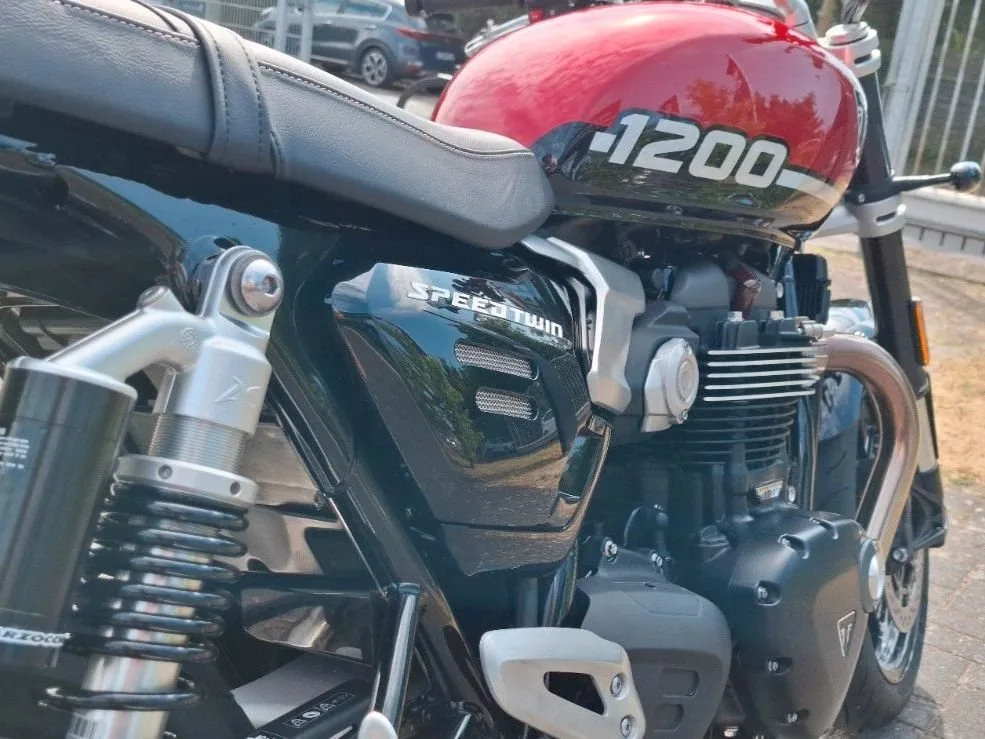 Triumph Speed Twin 1200