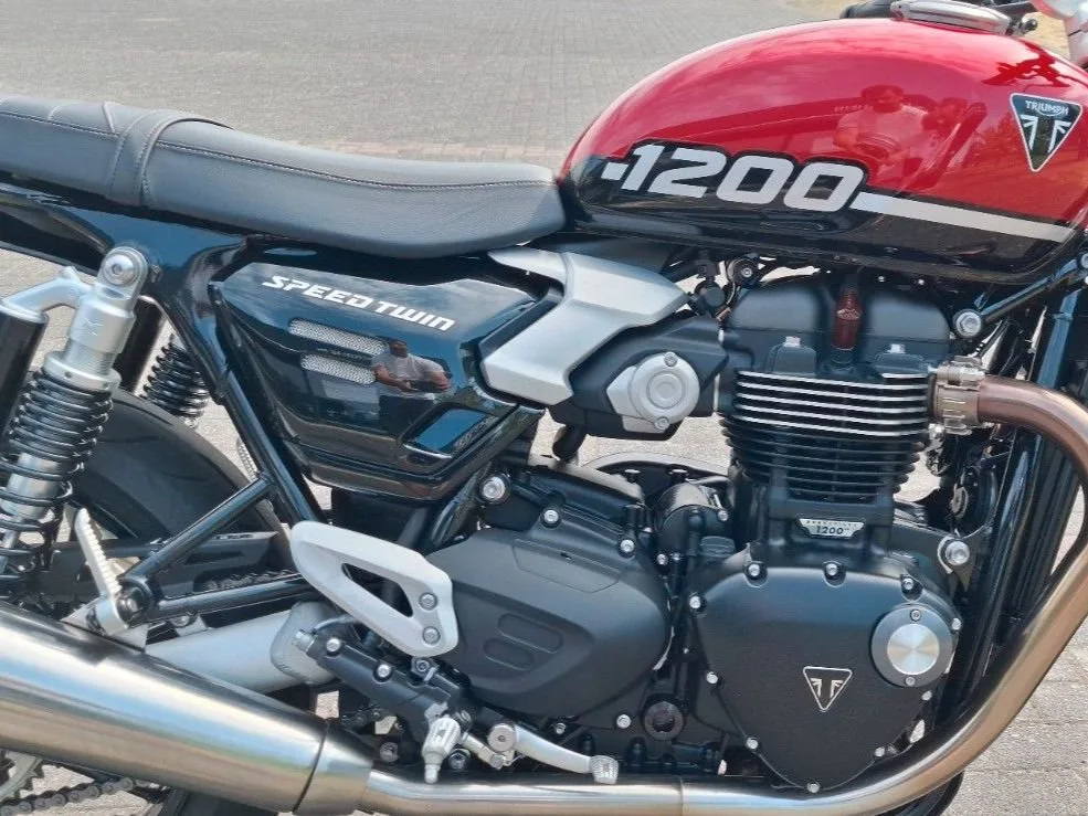 Triumph Speed Twin 1200