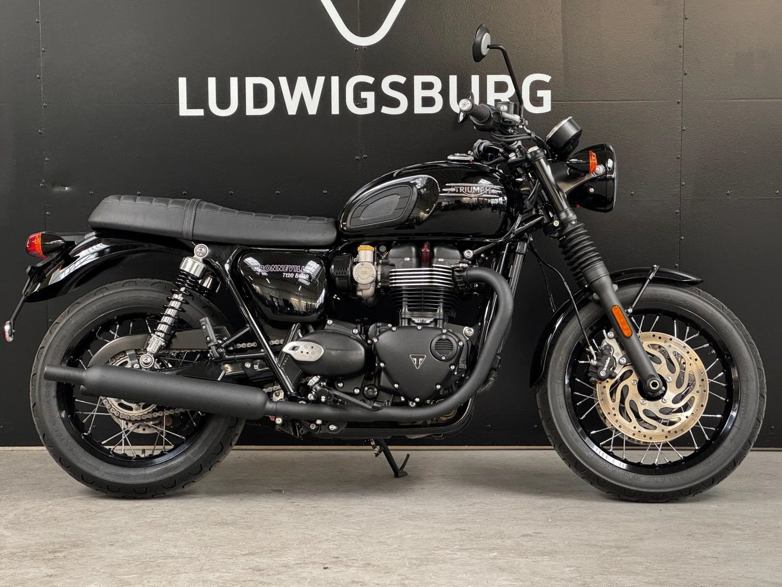 Triumph Bonneville T120 Black