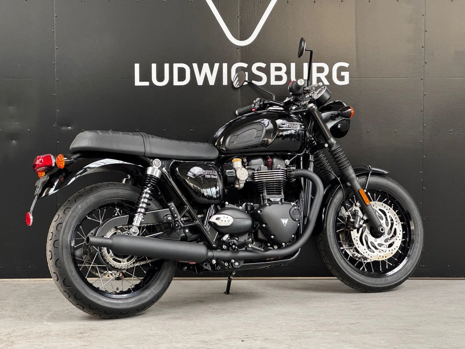 Triumph Bonneville T120 Black