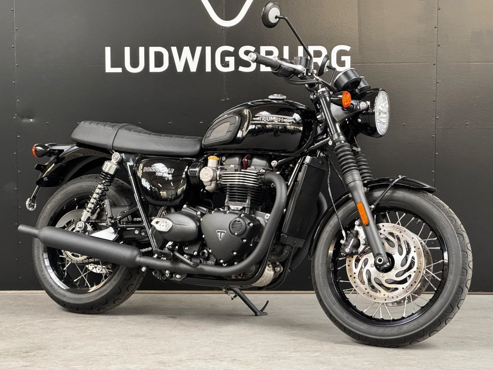 Triumph Bonneville T120 Black