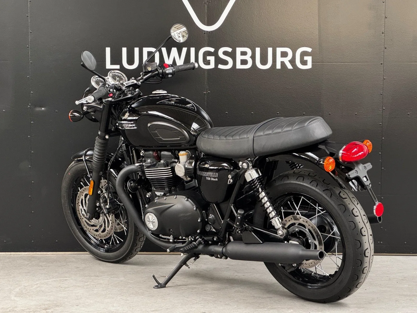 Triumph Bonneville T120 Black