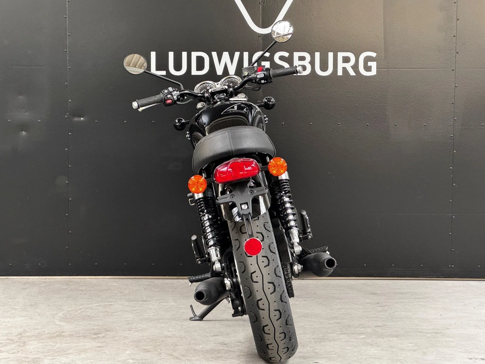 Triumph Bonneville T120 Black