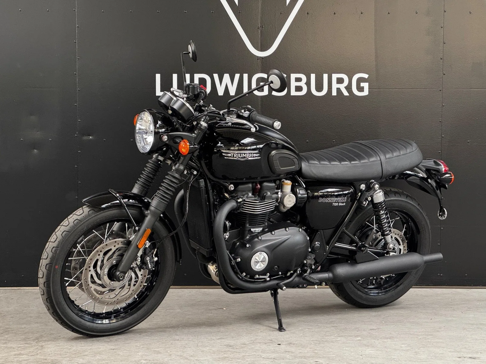 Triumph Bonneville T120 Black