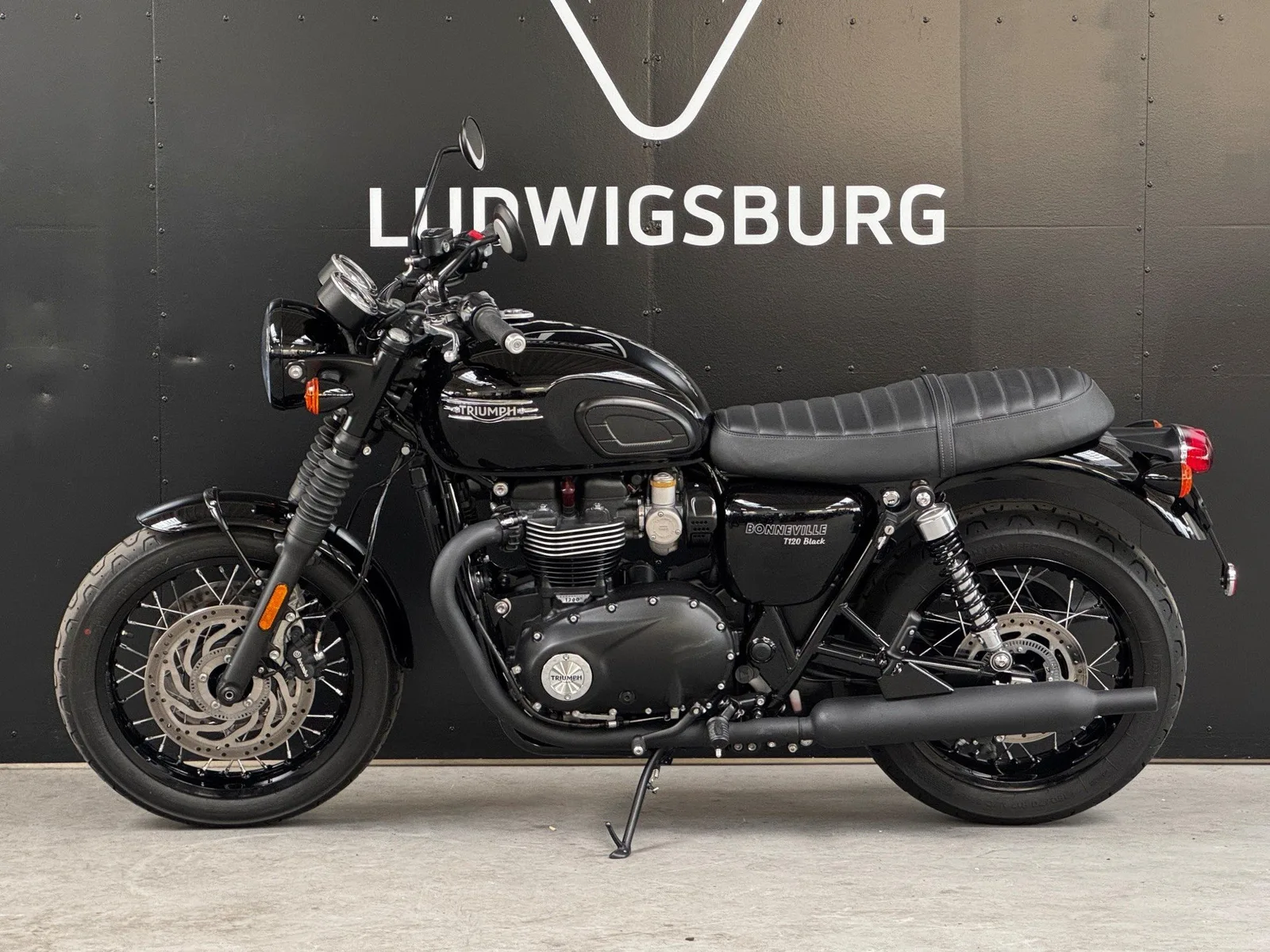Triumph Bonneville T120 Black
