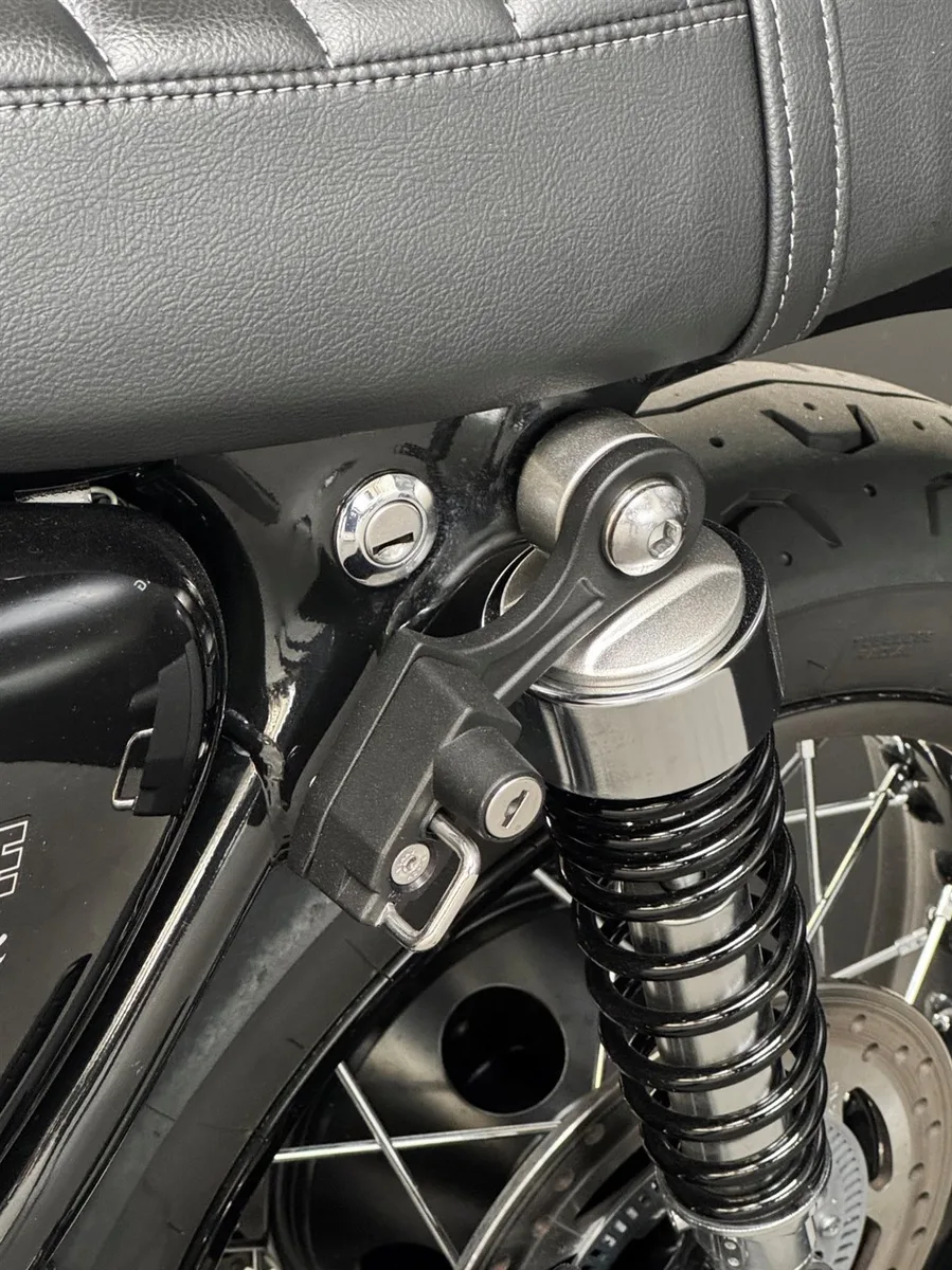 Triumph Bonneville T120 Black