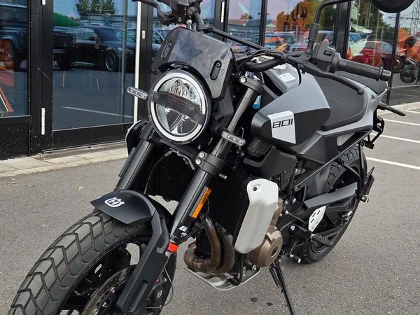 Husqvarna Svartpilen 801