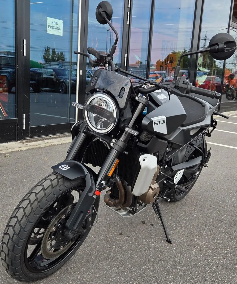 Husqvarna Svartpilen 801