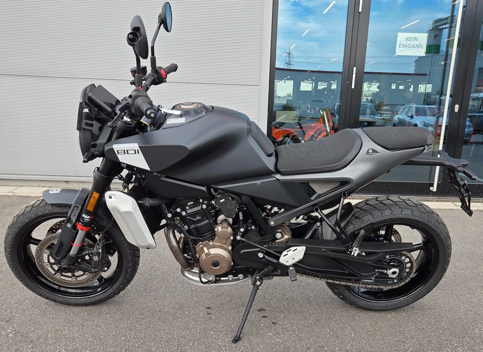 Husqvarna Svartpilen 801