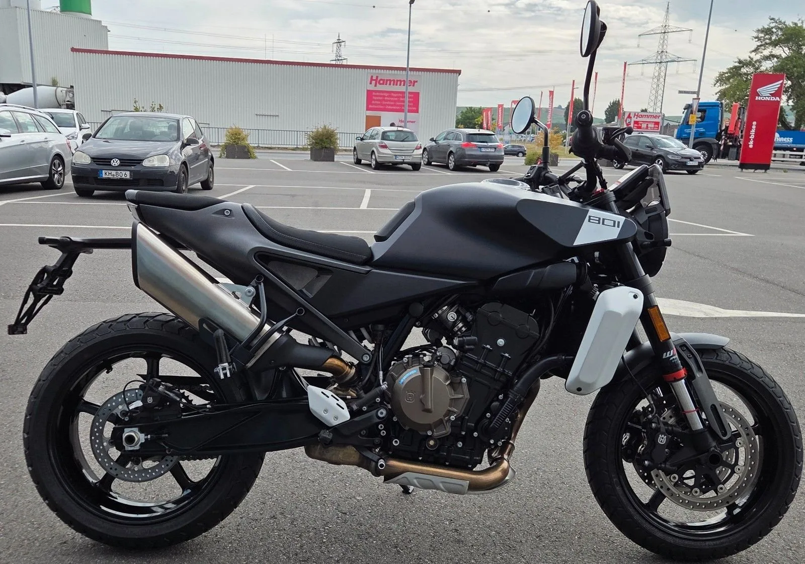 Husqvarna Svartpilen 801