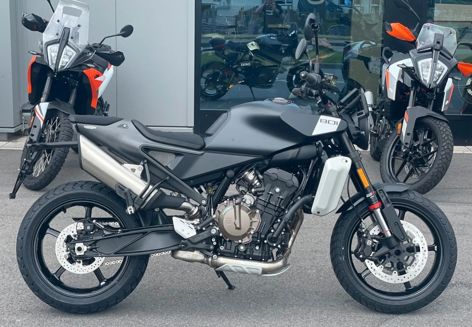 Husqvarna Svartpilen 801