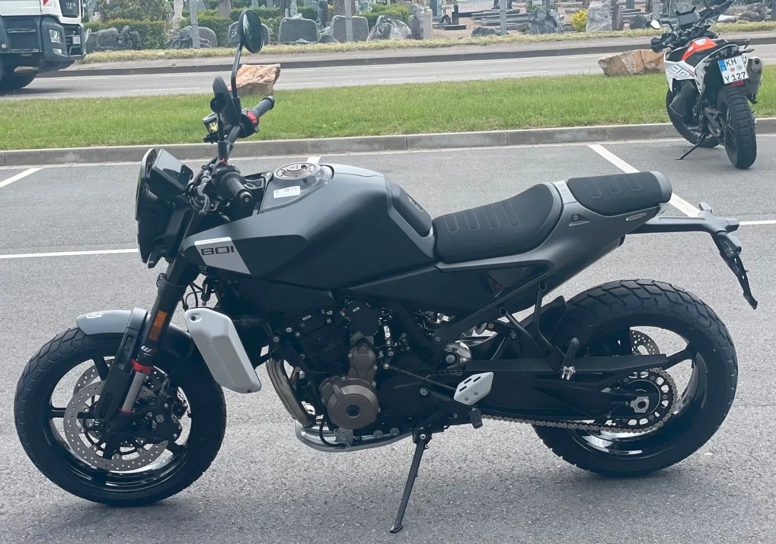 Husqvarna Svartpilen 801