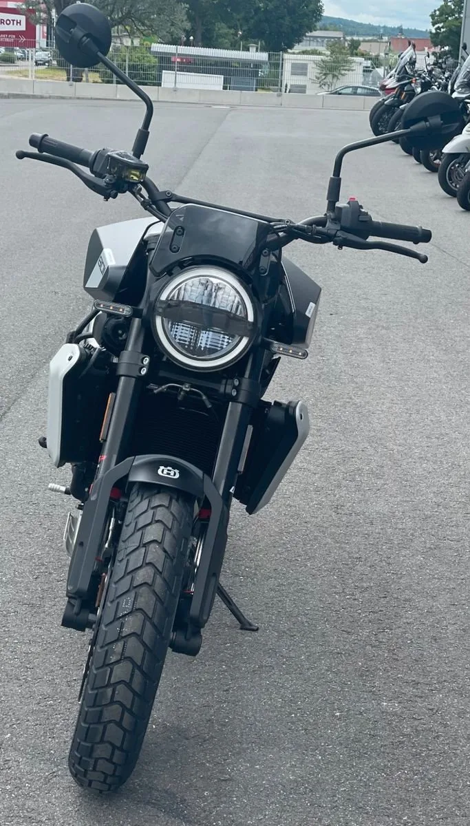 Husqvarna Svartpilen 801