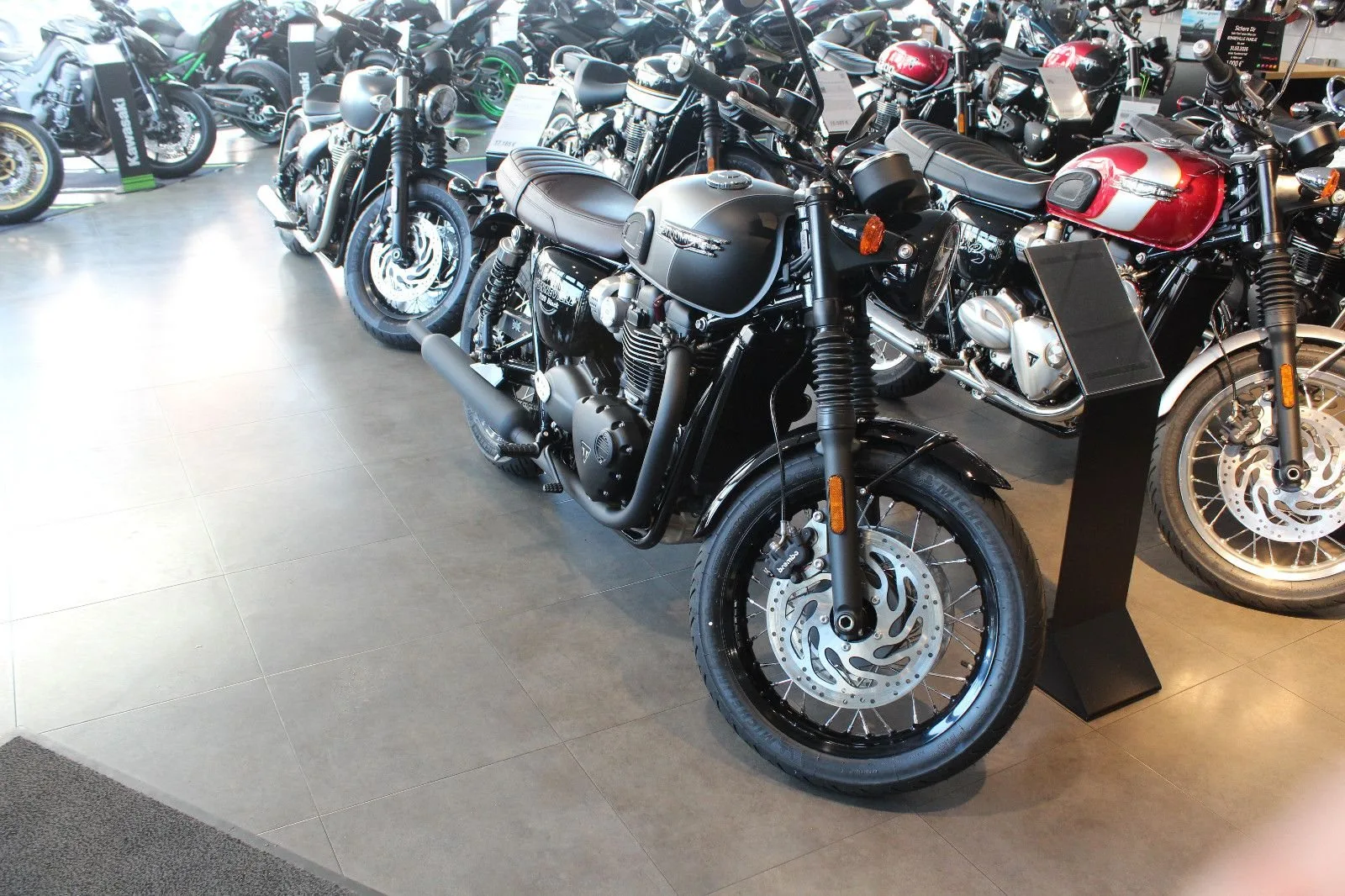 Triumph Bonneville T120 Black