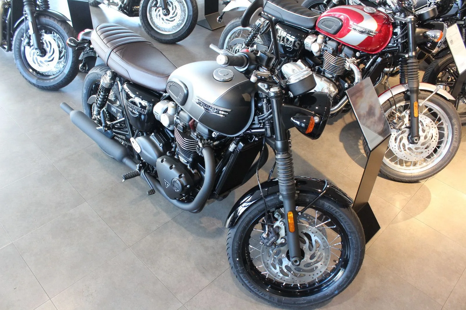 Triumph Bonneville T120 Black