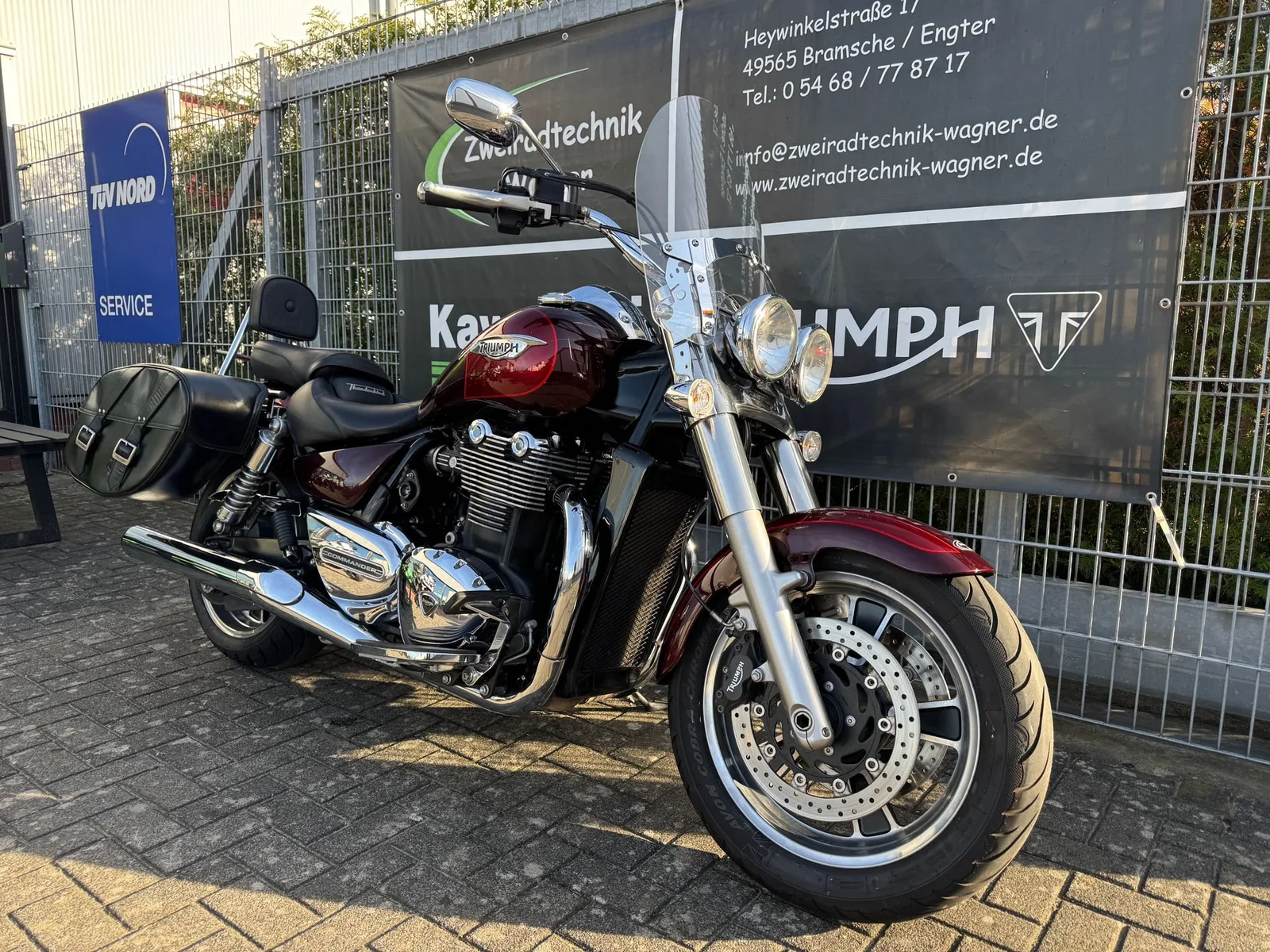 Triumph Thunderbird Commander