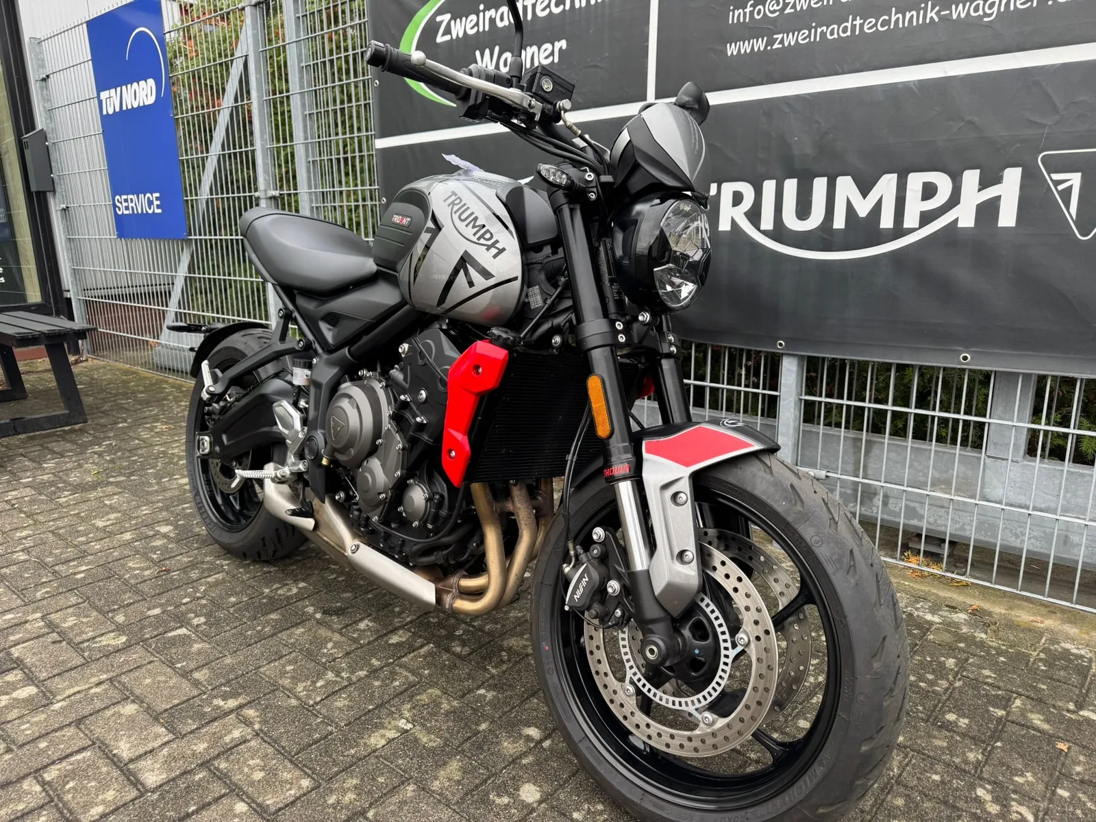 Triumph Trident 660