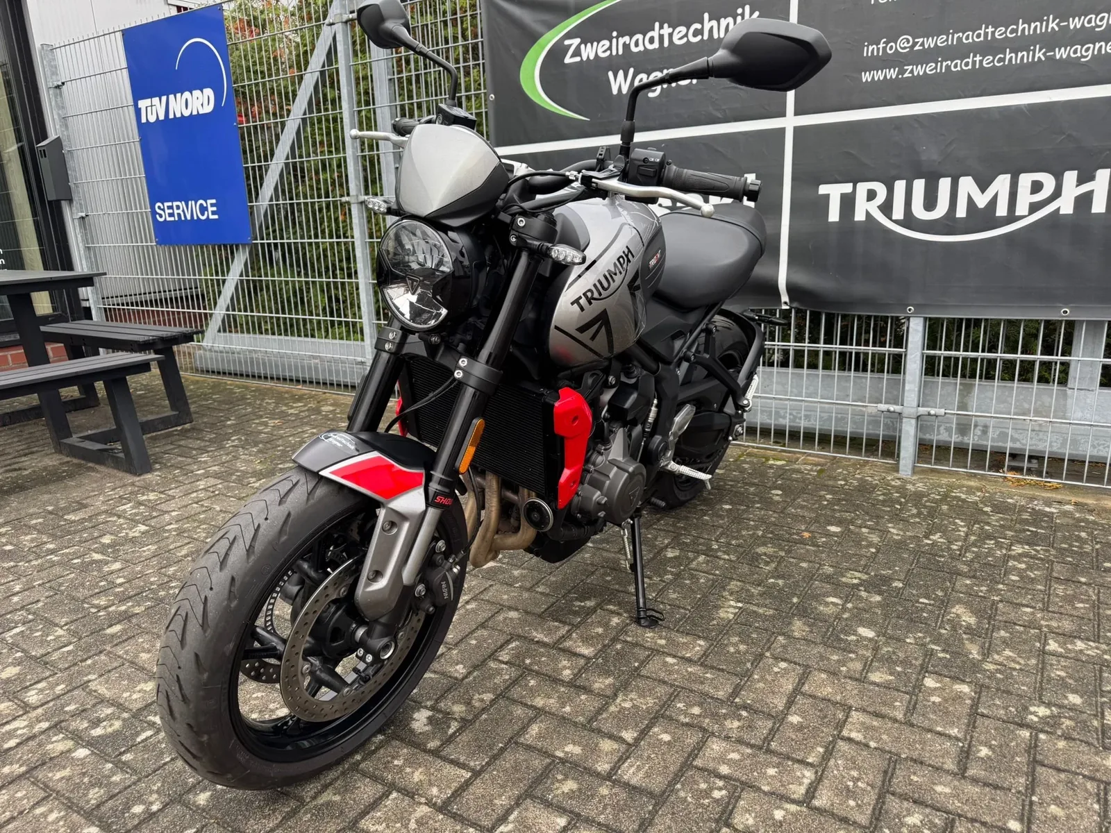 Triumph Trident 660