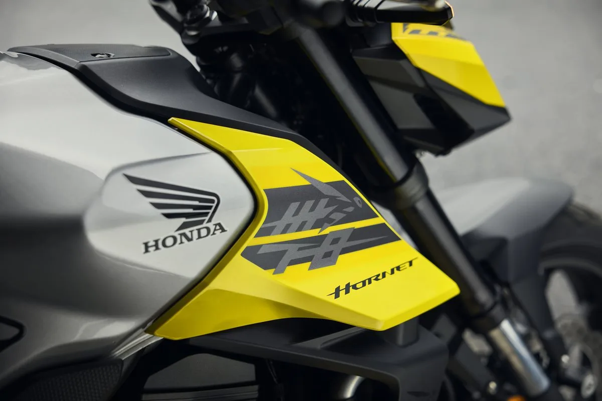 Honda CB750 Hornet E-Clutch