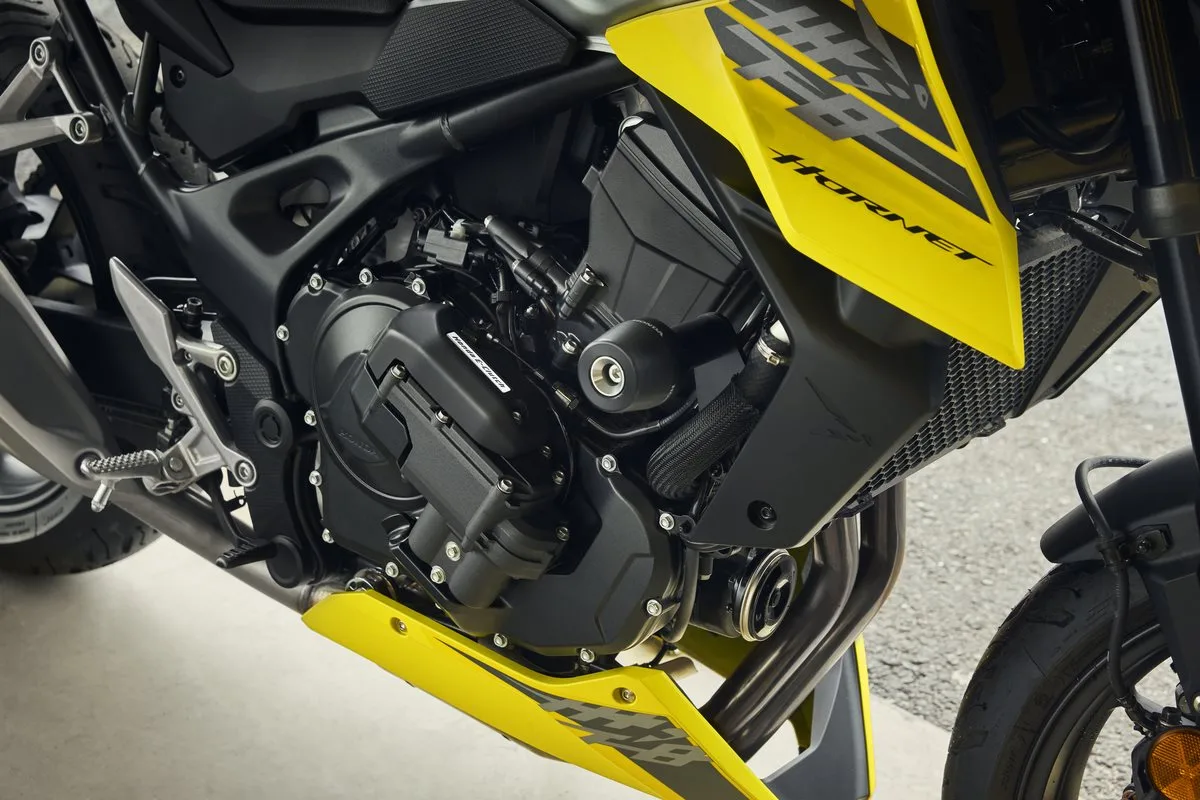 Honda CB750 Hornet E-Clutch