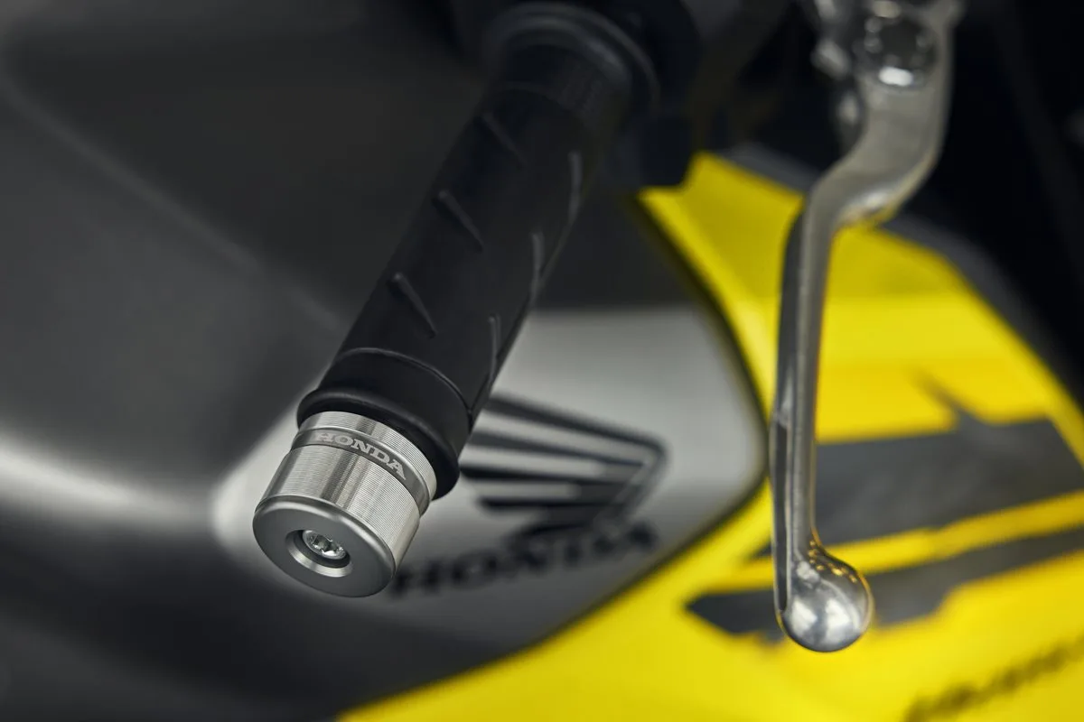 Honda CB750 Hornet E-Clutch