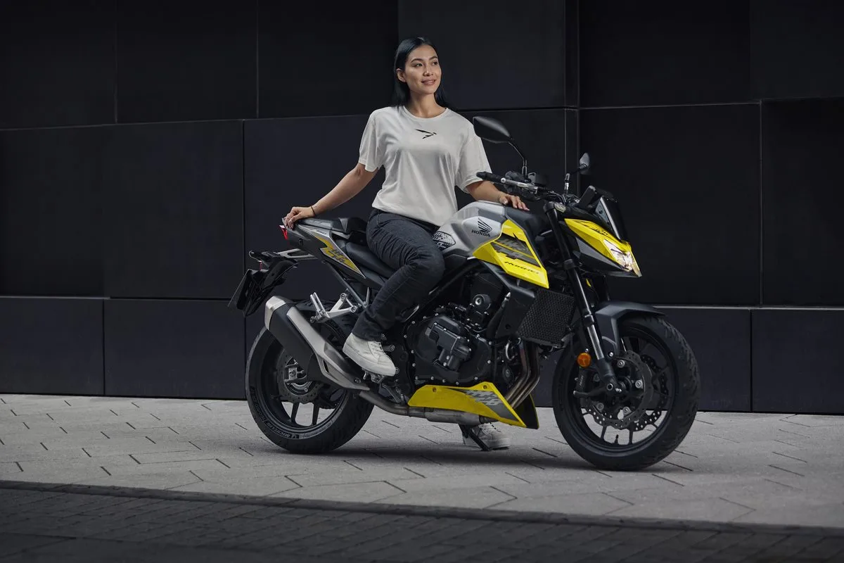Honda CB750 Hornet E-Clutch