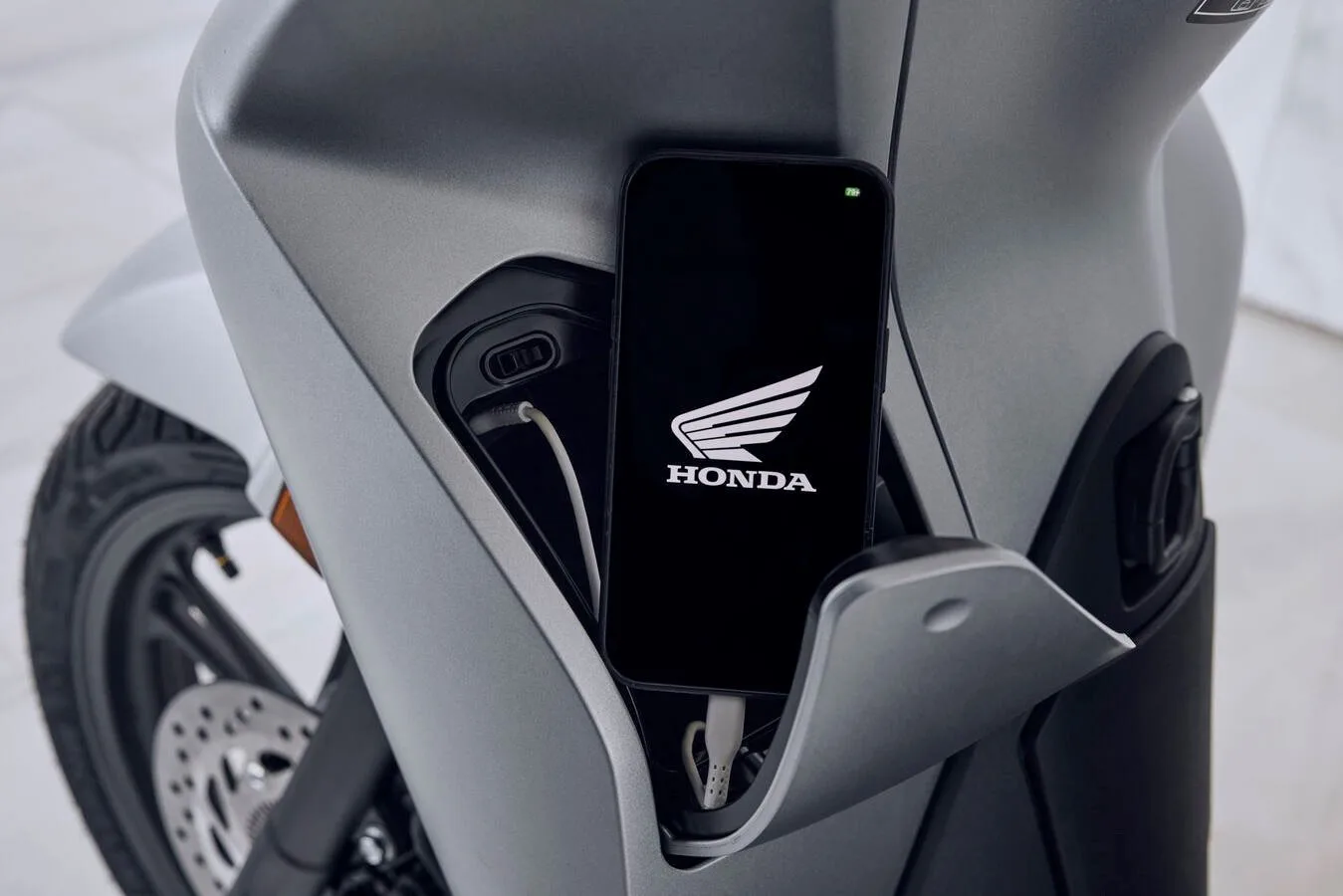 Honda SH125i Matt Lucent Silver Metallic