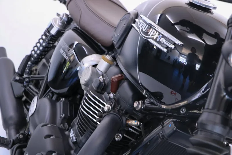 Triumph Bonneville T120 Black