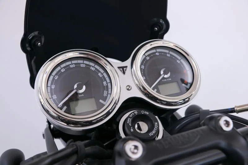 Triumph Bonneville T120 Black