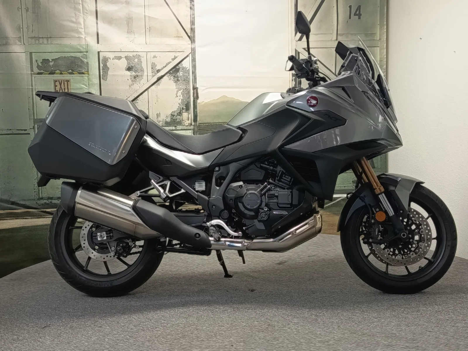 Honda NT1100 DCT Electronic Suspension