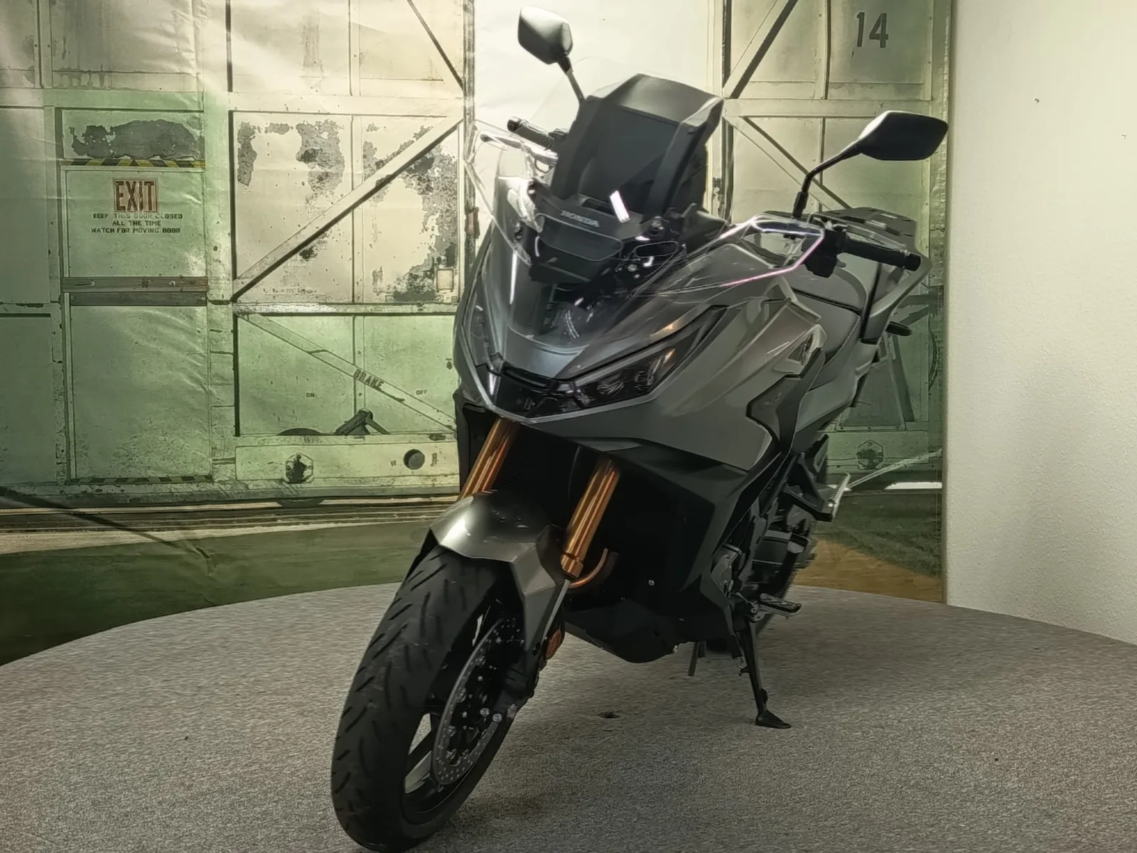 Honda NT1100 DCT Electronic Suspension