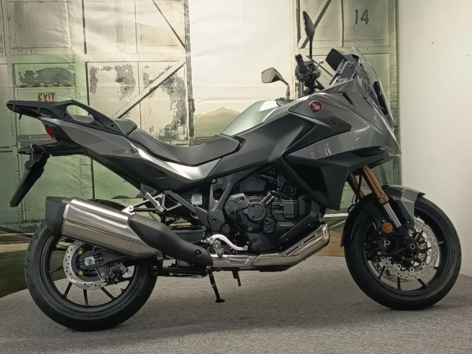 Honda NT1100 DCT Electronic Suspension