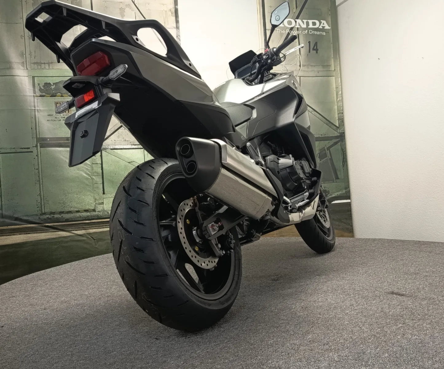 Honda NT1100 DCT Electronic Suspension