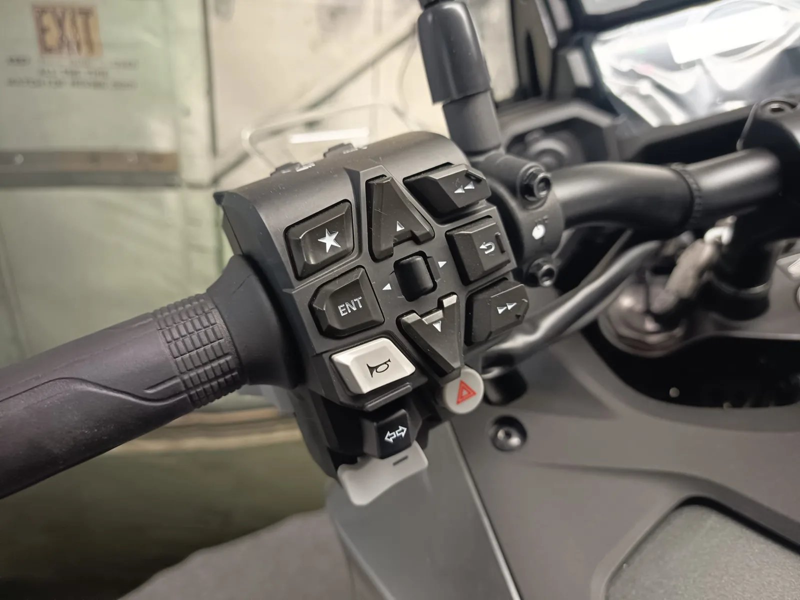 Honda NT1100 DCT Electronic Suspension