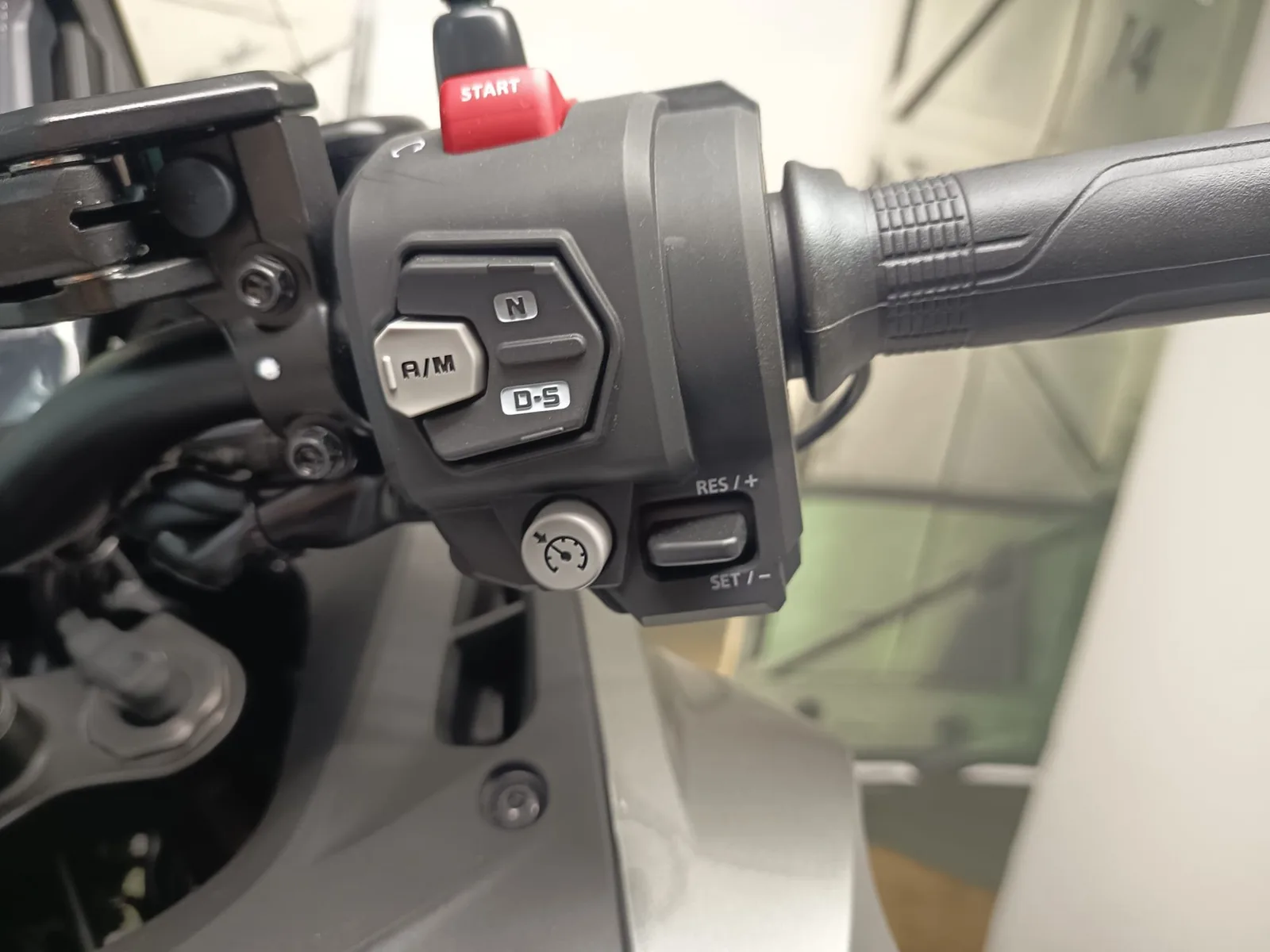 Honda NT1100 DCT Electronic Suspension