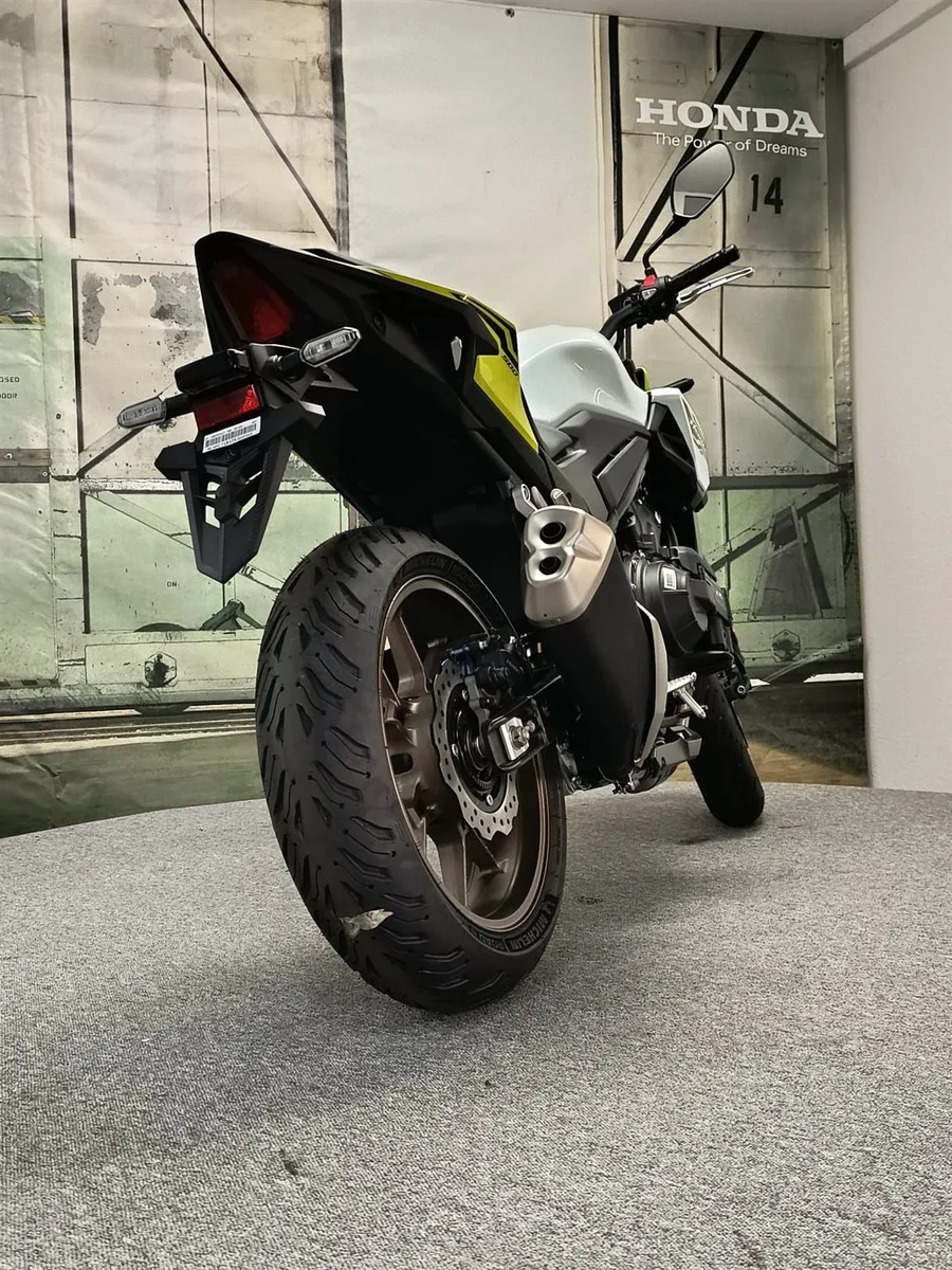 Honda CB500 Hornet E-Clutch
