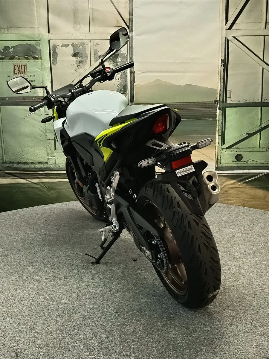 Honda CB500 Hornet E-Clutch