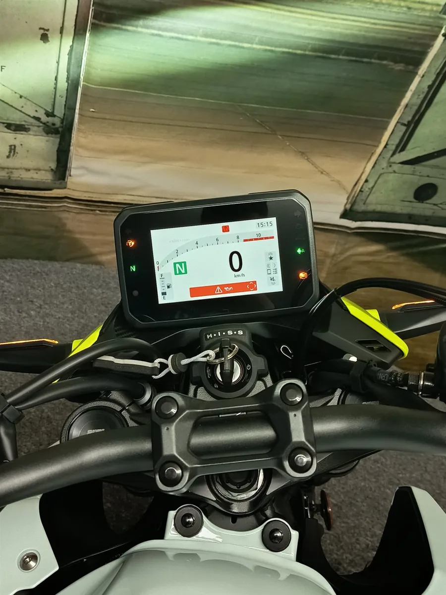 Honda CB500 Hornet E-Clutch