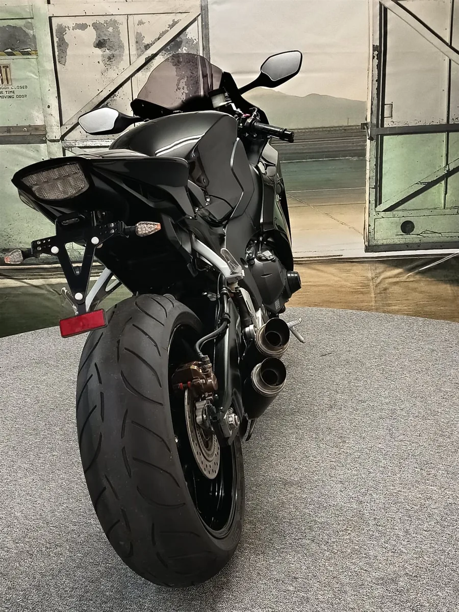 Honda CBR1000RR Fireblade tiefer gelegt