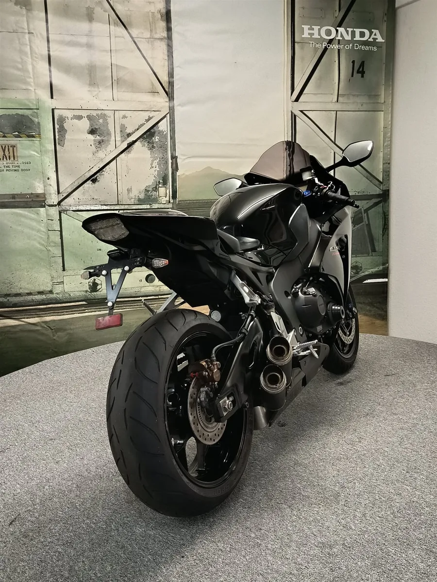 Honda CBR1000RR Fireblade tiefer gelegt