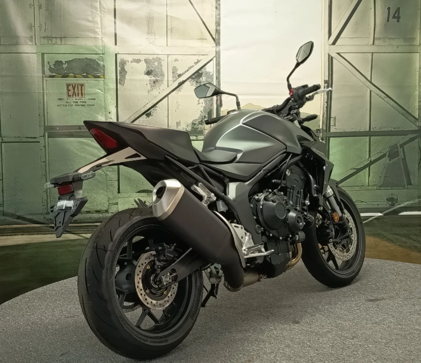 Honda CB1000 Hornet in grau und weiß verfügbar