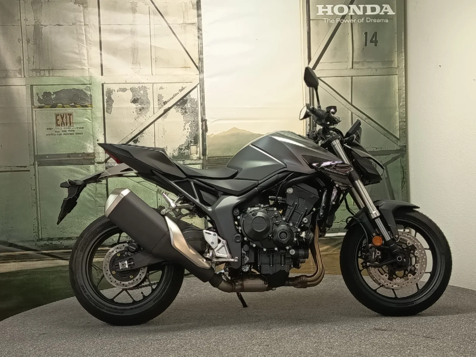 Honda CB1000 Hornet in grau und weiß verfügbar