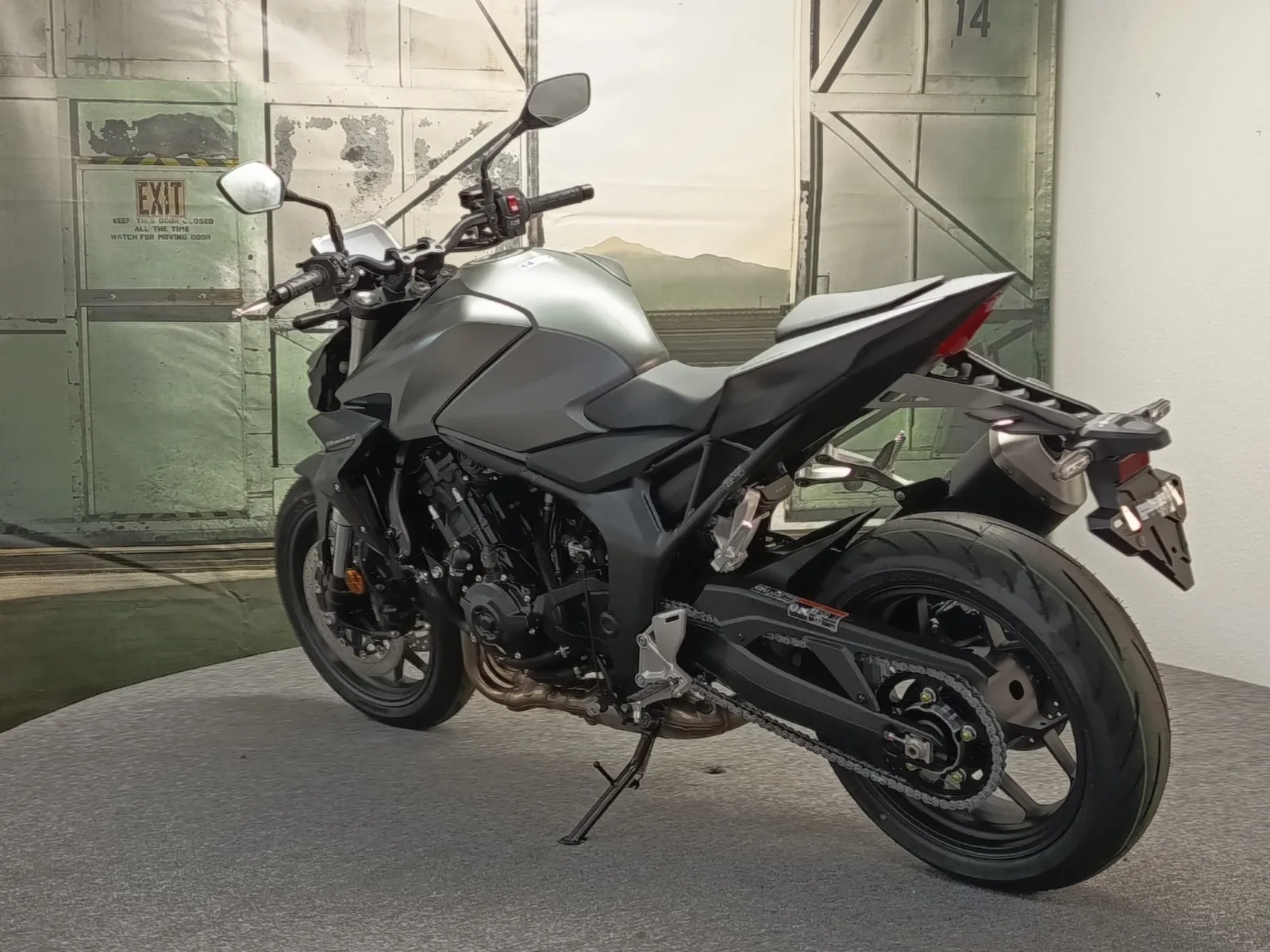 Honda CB1000 Hornet in grau und weiß verfügbar
