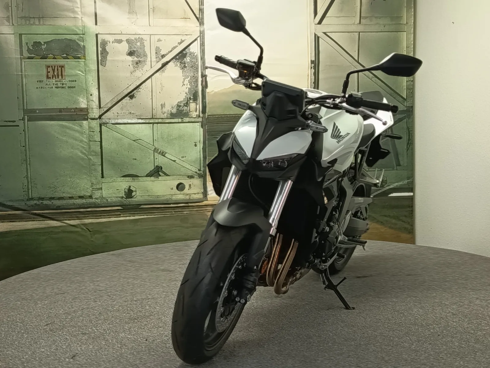 Honda CB1000 Hornet in grau und weiß verfügbar