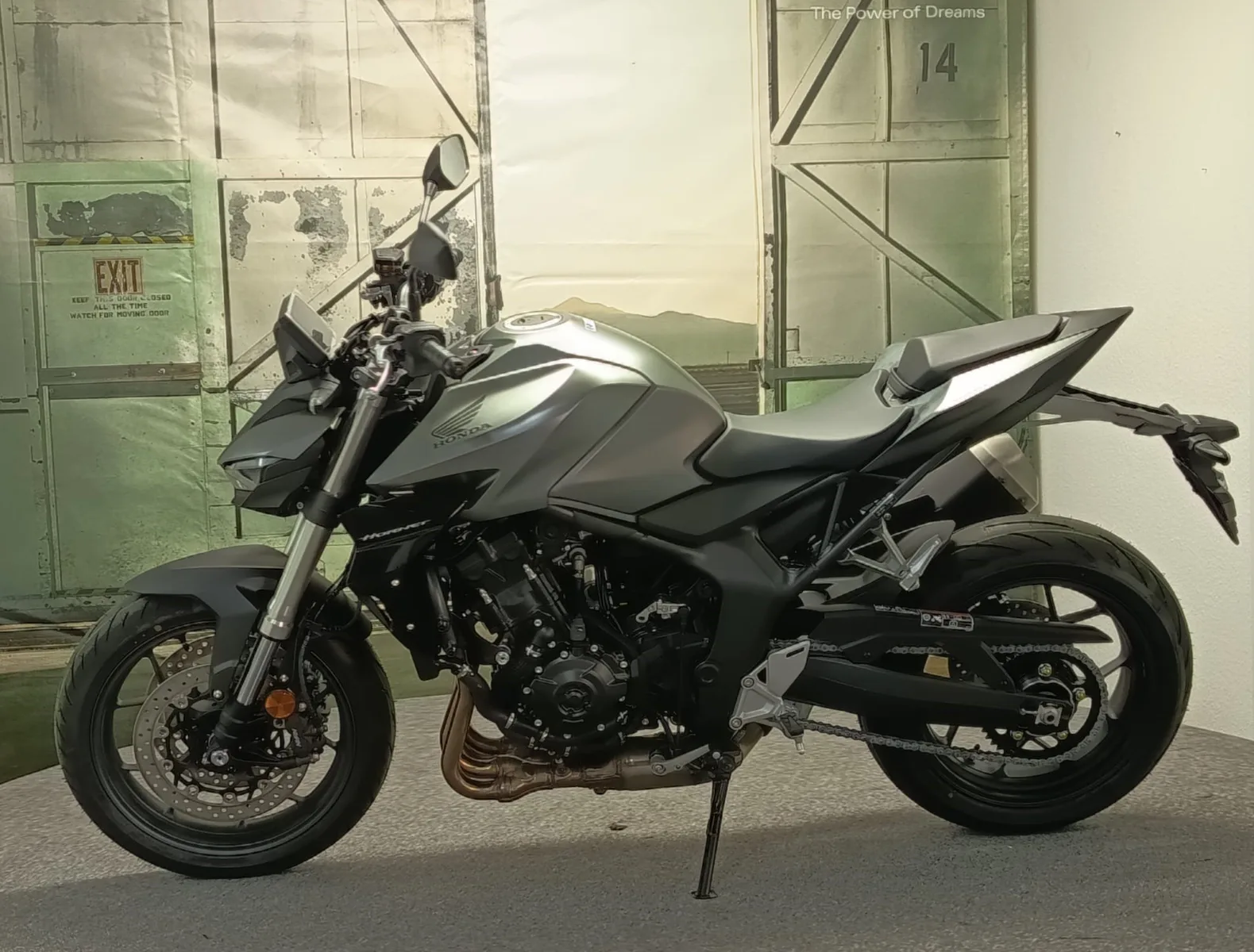 Honda CB1000 Hornet in grau und weiß verfügbar