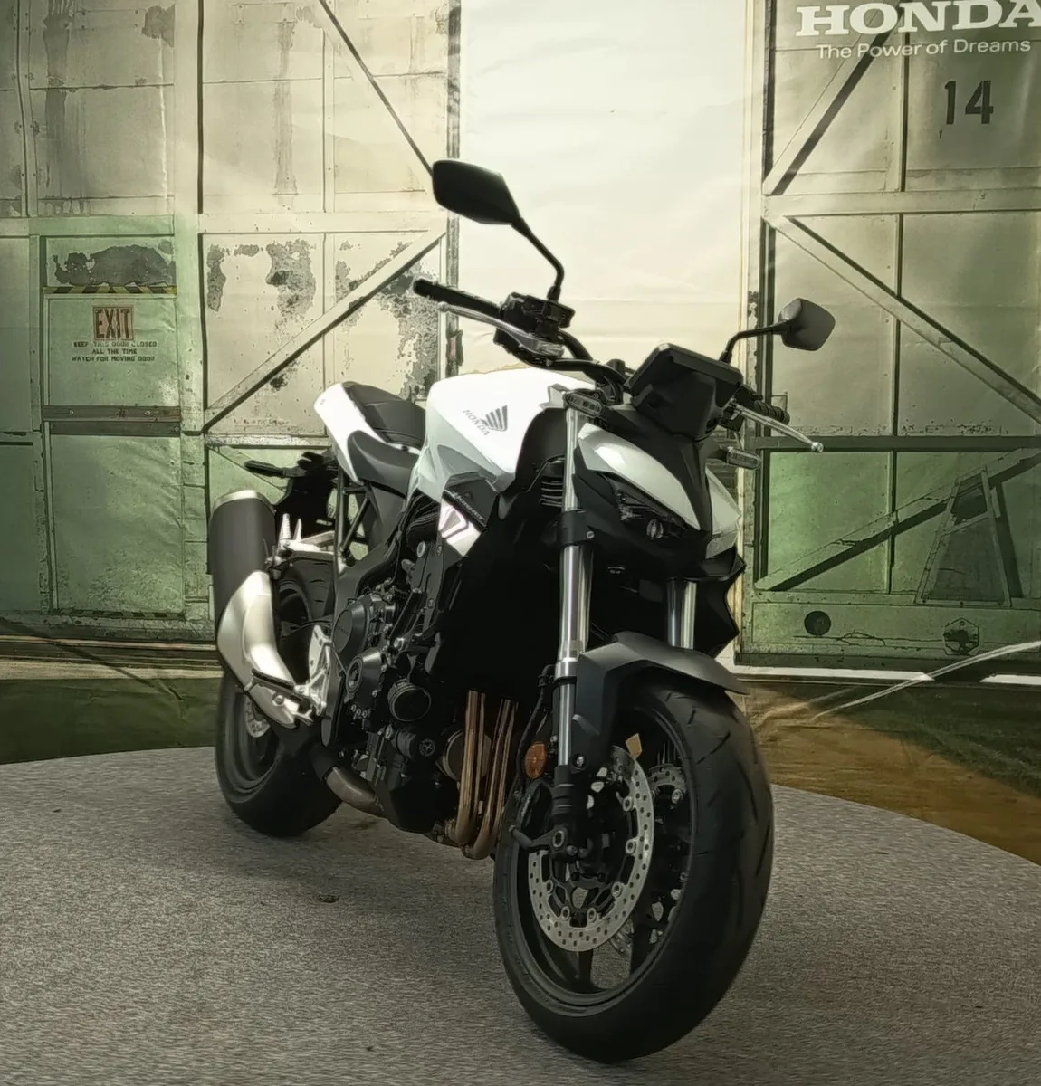 Honda CB1000 Hornet in grau und weiß verfügbar