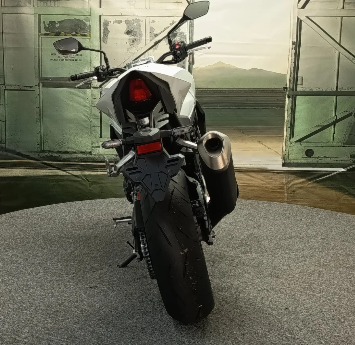 Honda CB1000 Hornet in grau und weiß verfügbar