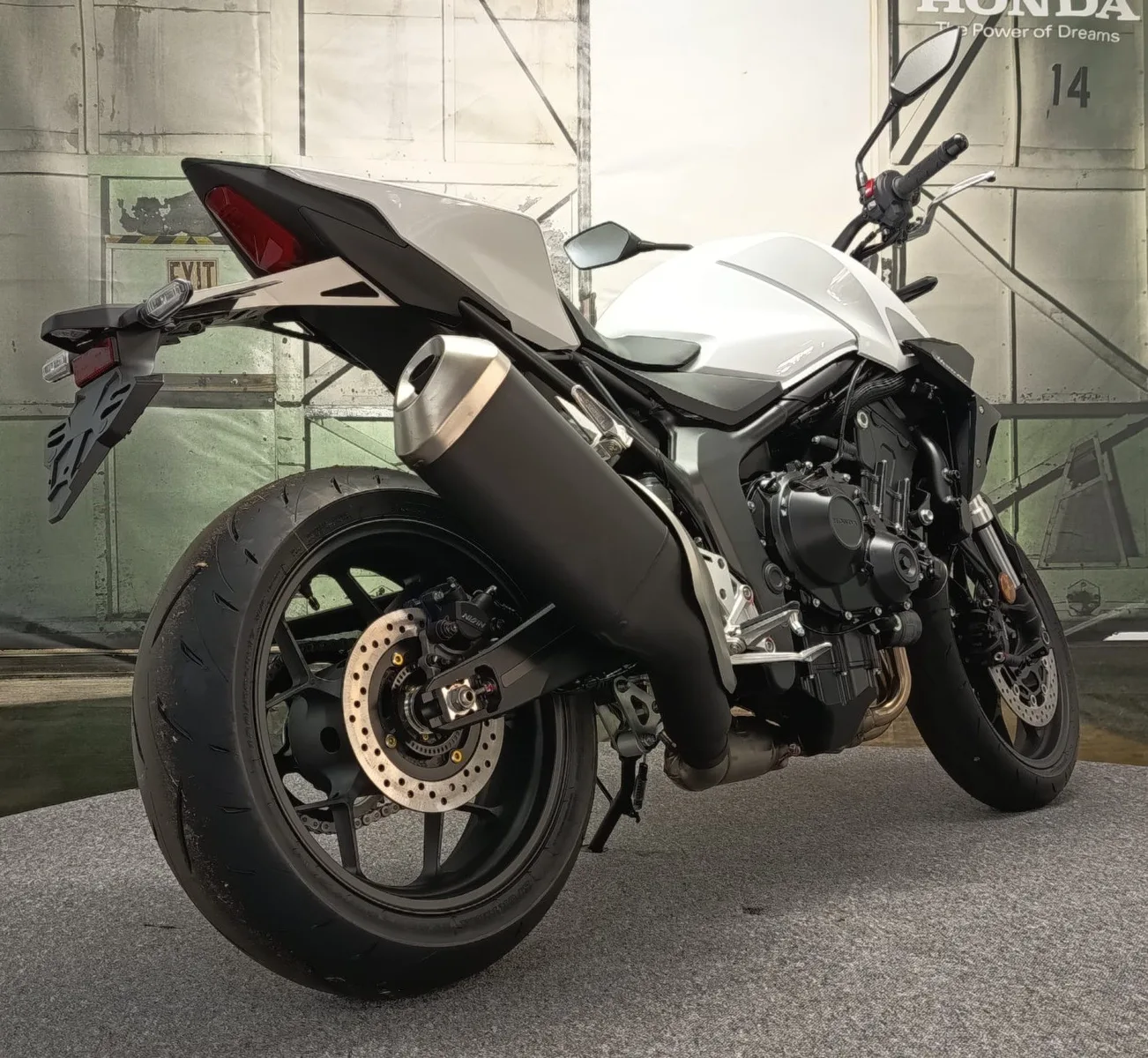 Honda CB1000 Hornet in grau und weiß verfügbar
