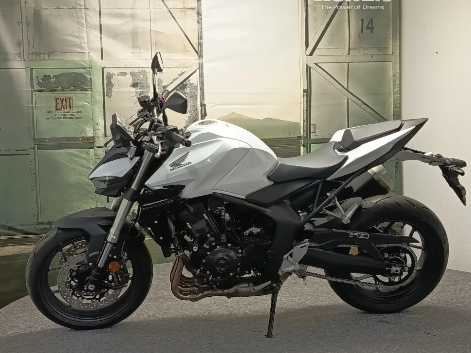 Honda CB1000 Hornet in grau und weiß verfügbar