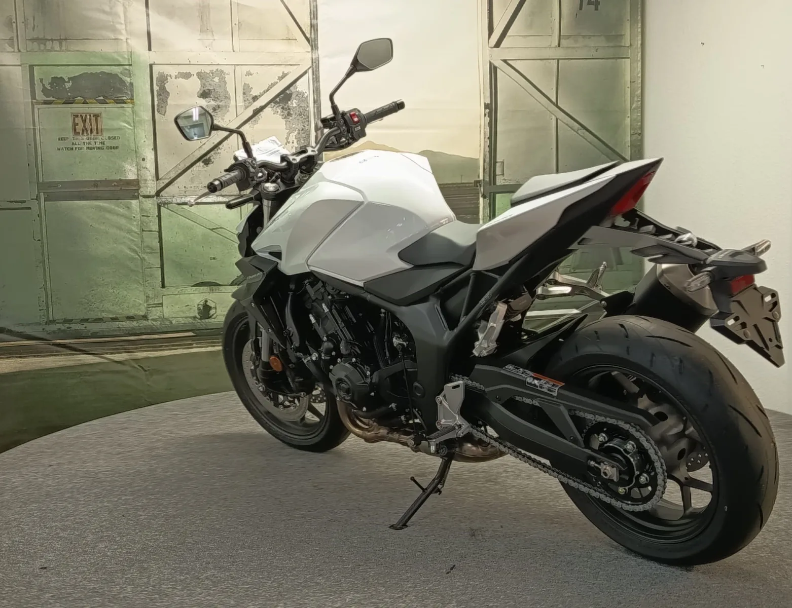 Honda CB1000 Hornet in grau und weiß verfügbar